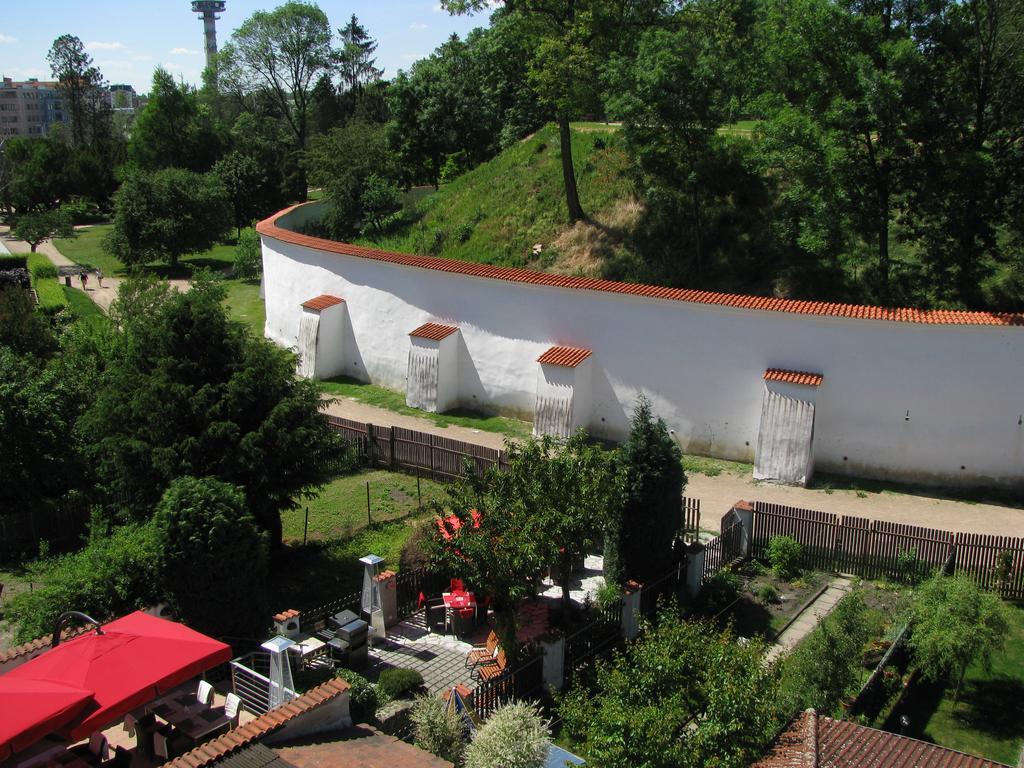 Penzion 102 Pardubice Exterior foto